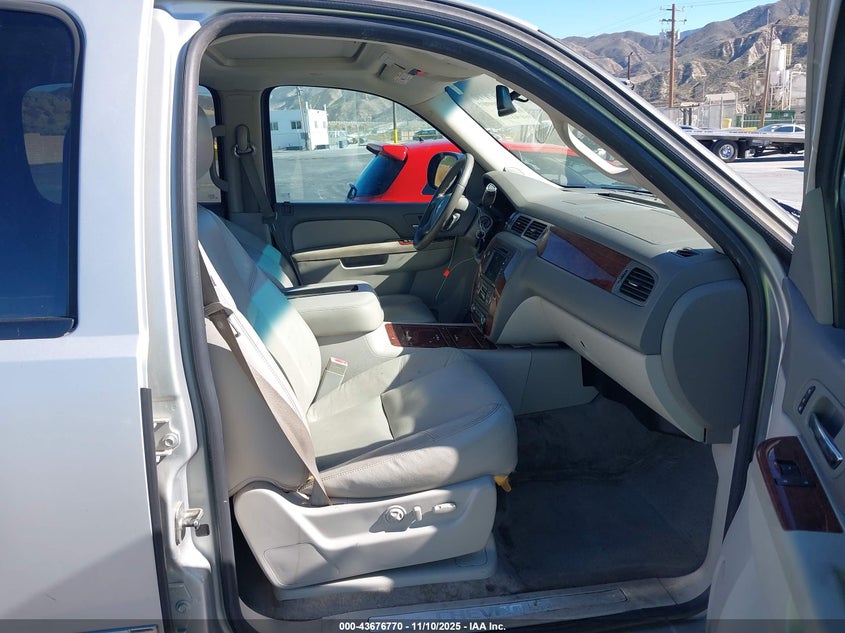 1GNUKKE3XAR163737 2010 CHEVROLET EXPRESS photo no. 5