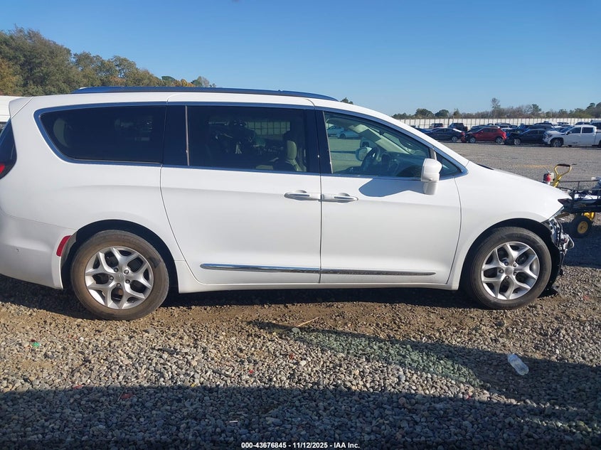 2019 Chrysler Pacifica Touring L Plus VIN: 2C4RC1EGXKR581929 Lot: 43676845