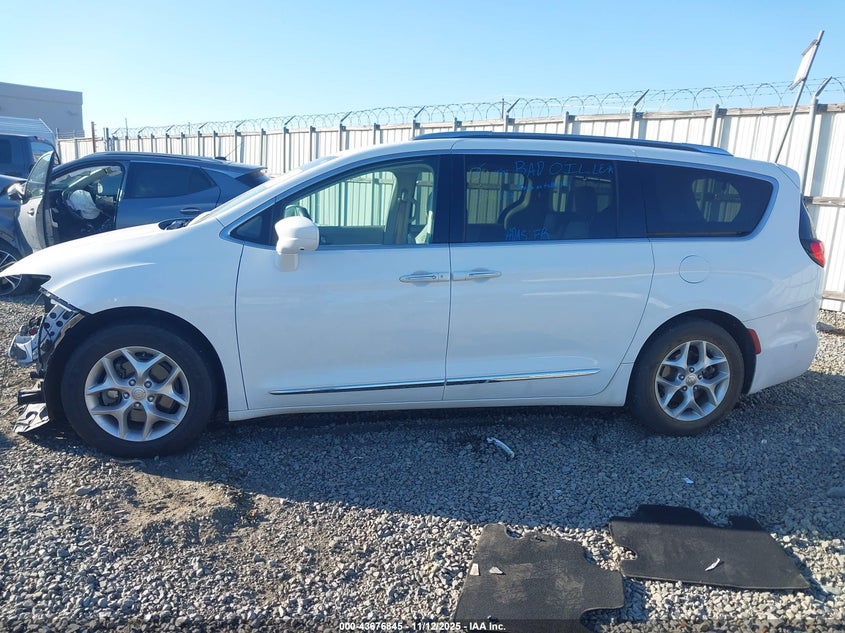 2019 Chrysler Pacifica Touring L Plus VIN: 2C4RC1EGXKR581929 Lot: 43676845