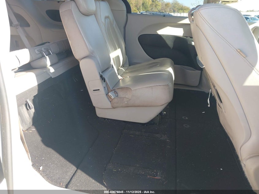 2019 Chrysler Pacifica Touring L Plus VIN: 2C4RC1EGXKR581929 Lot: 43676845