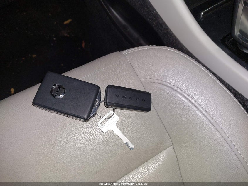 2020 Volvo Xc40 T5 Momentum VIN: YV4162UK6L2215060 Lot: 43676903