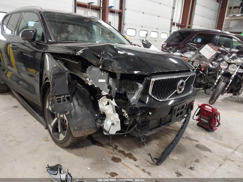 2020 Volvo Xc40 T5 Momentum VIN: YV4162UK6L2215060 Lot: 43676903