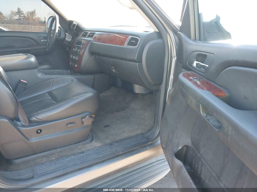 1GNEC23359R233077 2009 CHEVROLET TAHOE photo no. 5