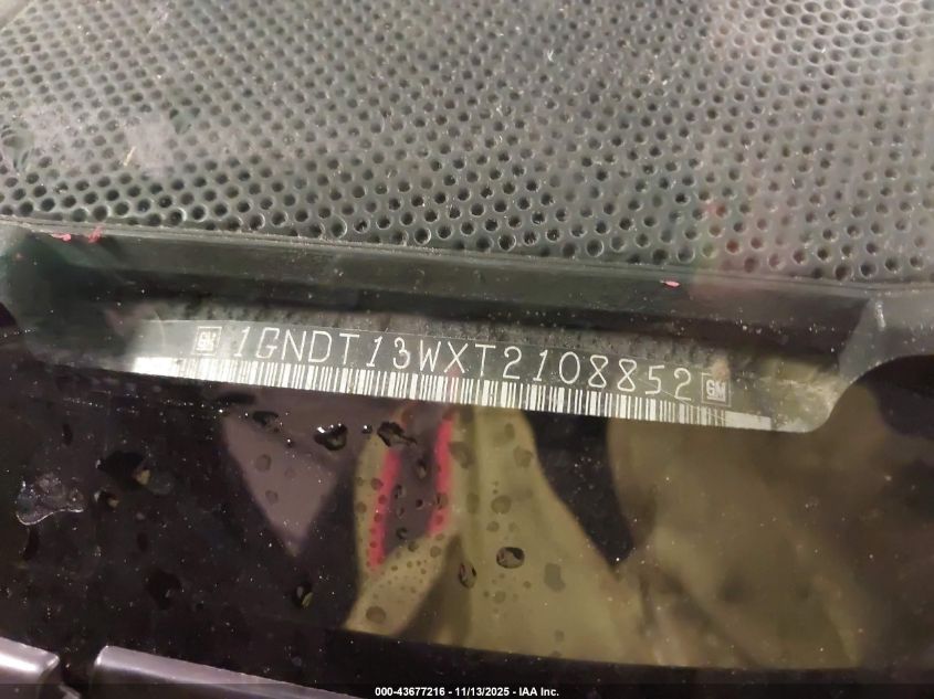1996 Chevrolet Blazer VIN: 1GNDT13WXT2108852 Lot: 43677216