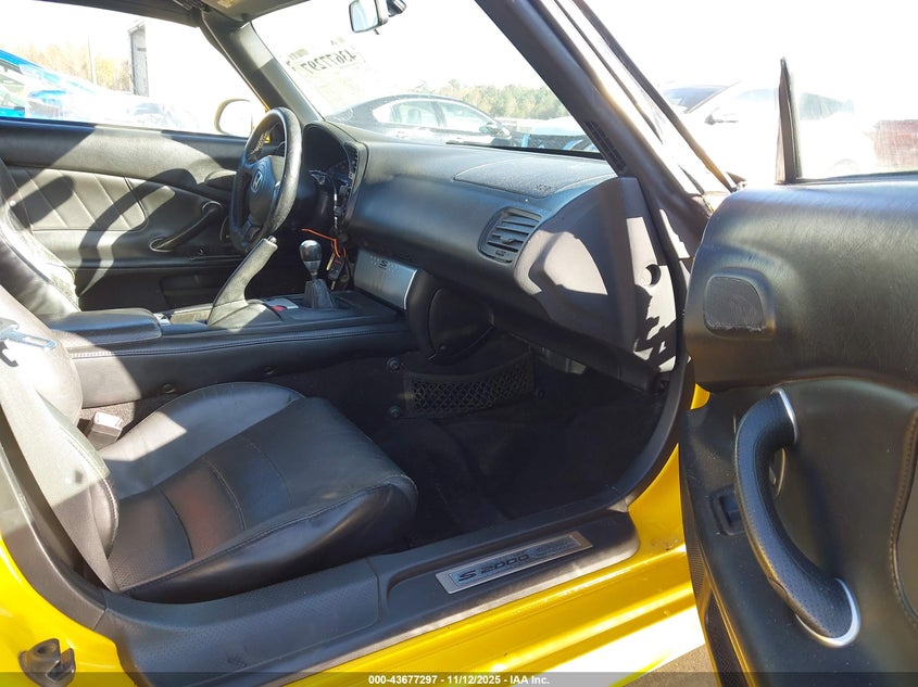 JHMAP21435S007998 2005 HONDA S2000 photo no. 5