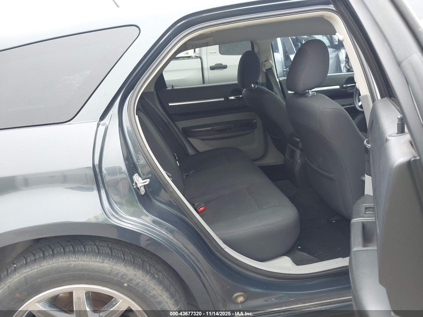 2008 Dodge Magnum Sxt VIN: 2D4FV37V28H225805 Lot: 43677320