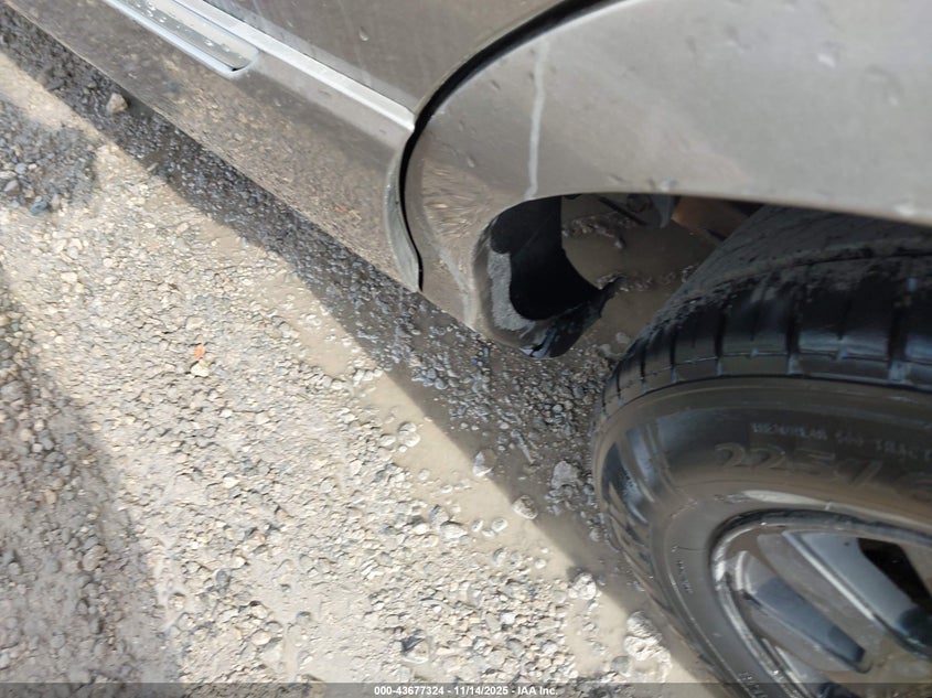 2005 Mercury Grand Marquis VIN: 2MHFM75W35X647751 Lot: 43677324