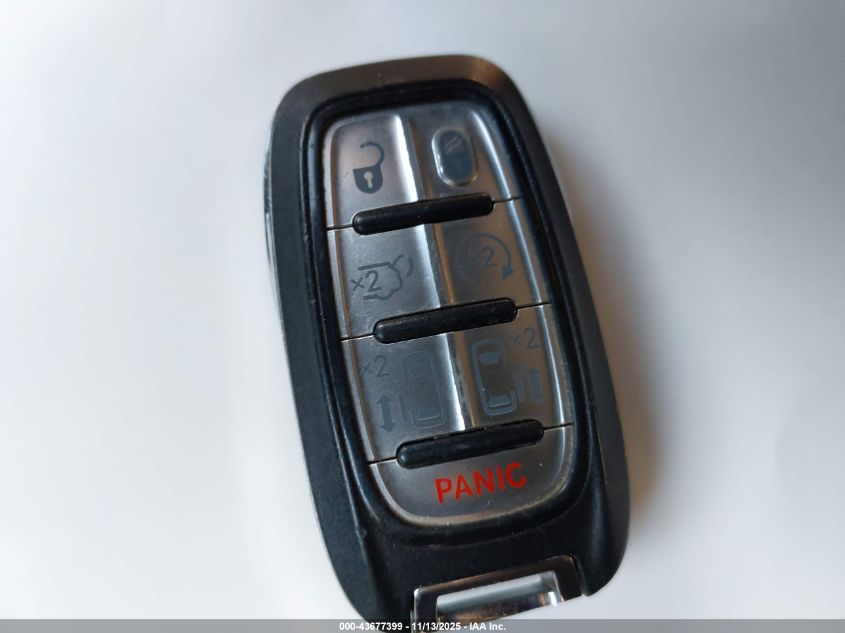 2017 Chrysler Pacifica Limited VIN: 2C4RC1GG2HR504235 Lot: 43677399