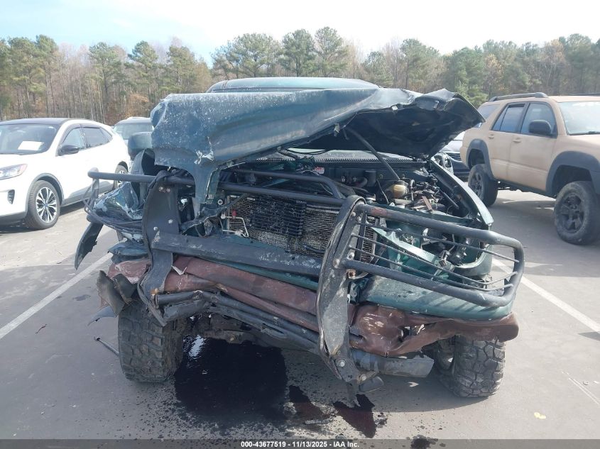 2000 Toyota Tundra Ltd V8 VIN: 5TBRT3815YS039973 Lot: 43677519