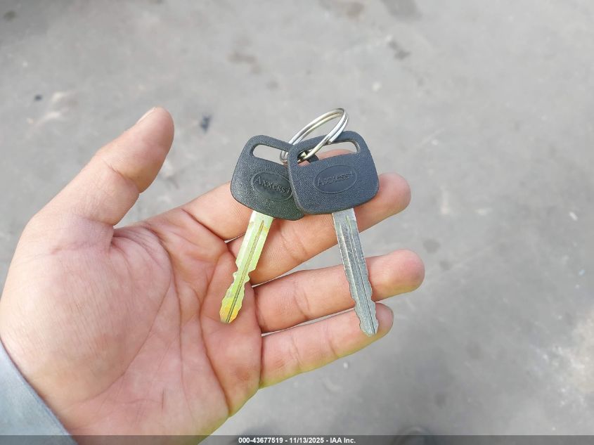 2000 Toyota Tundra Ltd V8 VIN: 5TBRT3815YS039973 Lot: 43677519