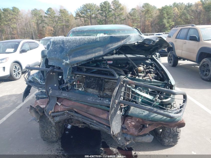 2000 Toyota Tundra Ltd V8 VIN: 5TBRT3815YS039973 Lot: 43677519