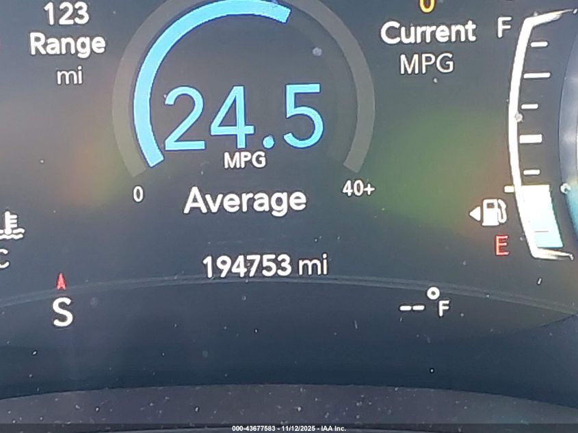 2017 Chrysler Pacifica Limited VIN: 2C4RC1GG3HR525921 Lot: 43677583