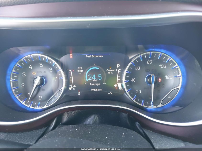 2017 Chrysler Pacifica Limited VIN: 2C4RC1GG3HR525921 Lot: 43677583