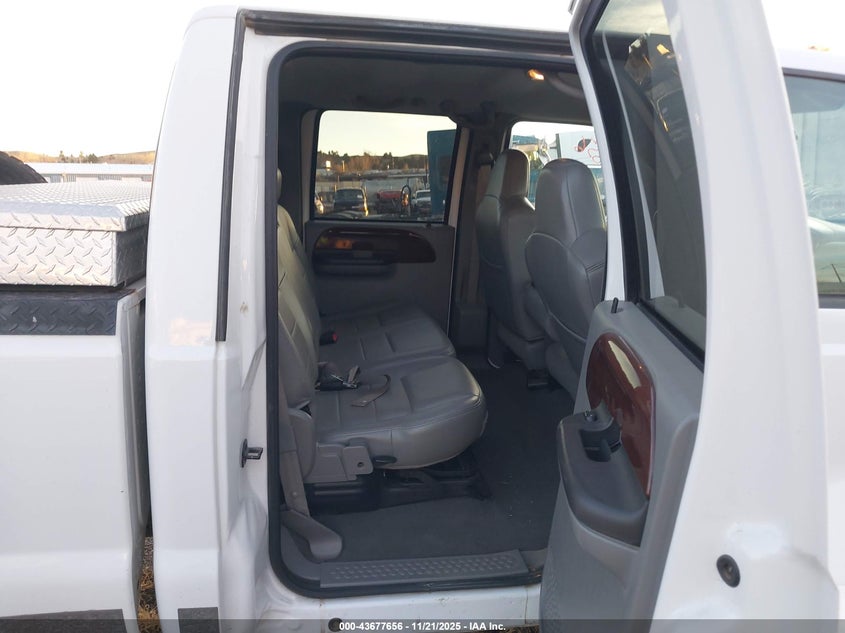 2007 Ford F-350 Lariat/Xl/Xlt VIN: 1FTWW31P87EA93384 Lot: 43677656