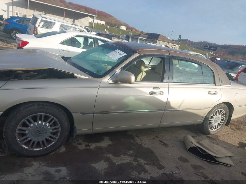 2008 Lincoln Town Car Signature L VIN: 2LNHM85W98X634371 Lot: 43677868