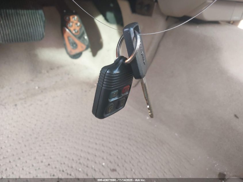 2008 Lincoln Town Car Signature L VIN: 2LNHM85W98X634371 Lot: 43677868