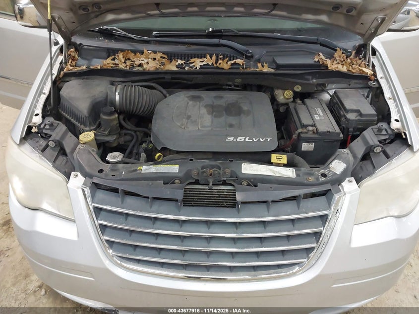 2011 Chrysler Town & Country Touring-L VIN: 2A4RR8DG7BR704363 Lot: 43677916