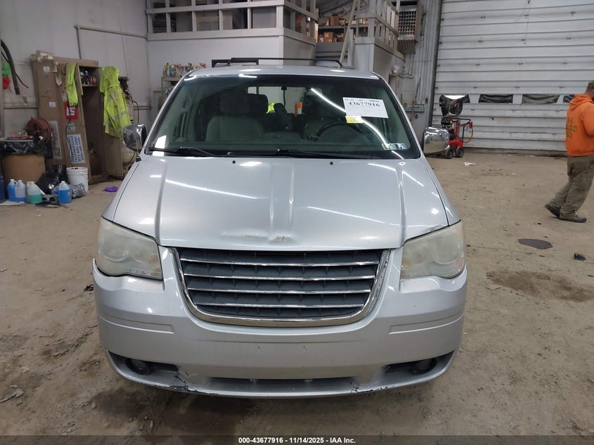 2011 Chrysler Town & Country Touring-L VIN: 2A4RR8DG7BR704363 Lot: 43677916