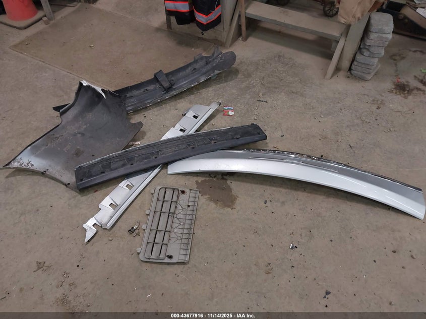 2011 Chrysler Town & Country Touring-L VIN: 2A4RR8DG7BR704363 Lot: 43677916