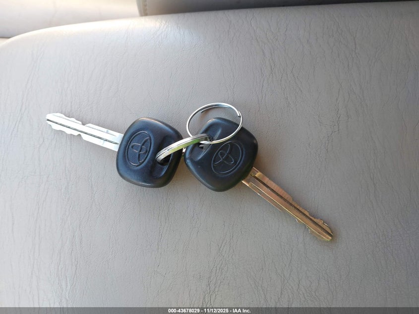 2002 Toyota Avalon Xls VIN: 4T1BF28B92U214209 Lot: 43678029