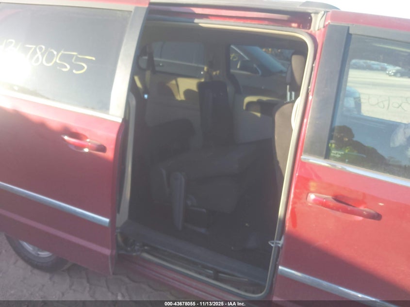 2011 Chrysler Town & Country Touring VIN: 2A4RR5DG8BR641515 Lot: 43678055