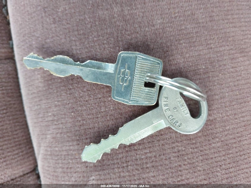 1988 Lincoln Town Car VIN: 1LNBM81F0JY771409 Lot: 43678086