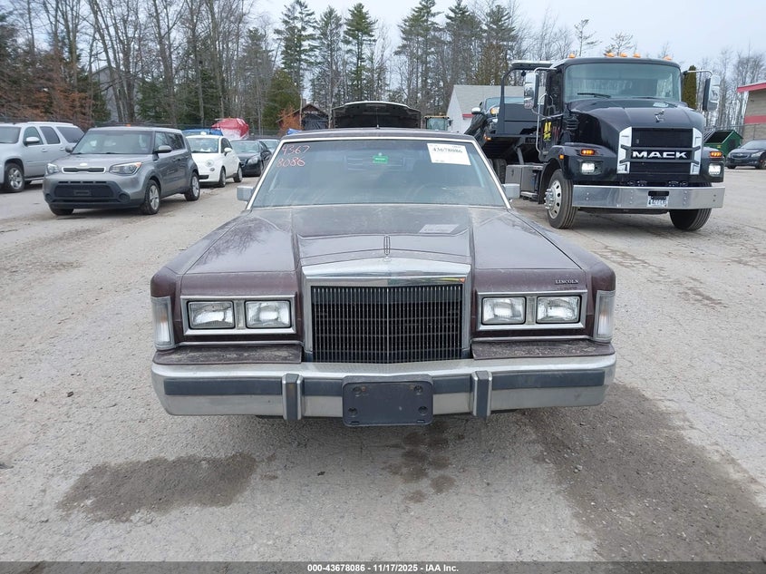 1988 Lincoln Town Car VIN: 1LNBM81F0JY771409 Lot: 43678086