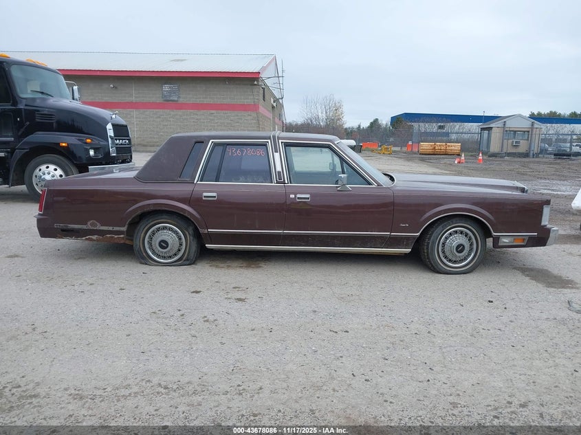 1988 Lincoln Town Car VIN: 1LNBM81F0JY771409 Lot: 43678086