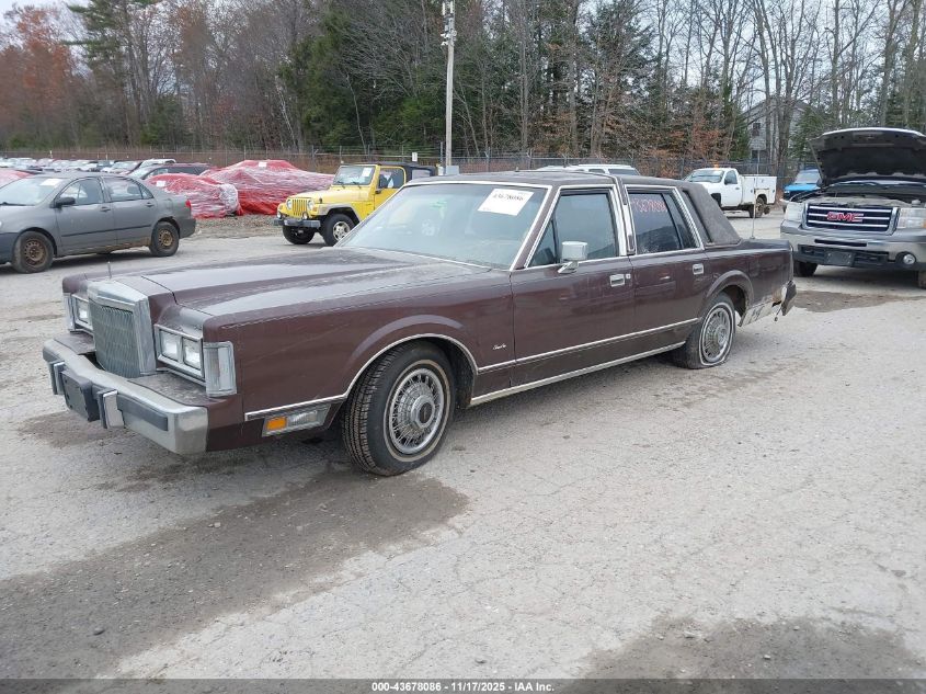 1LNBM81F0JY771409 1988 LINCOLN TOWN CAR photo no. 2