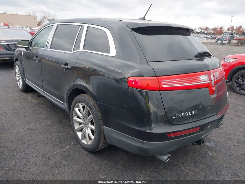 2LMHJ5FR4ABJ50289 2010 LINCOLN MKT photo no. 3