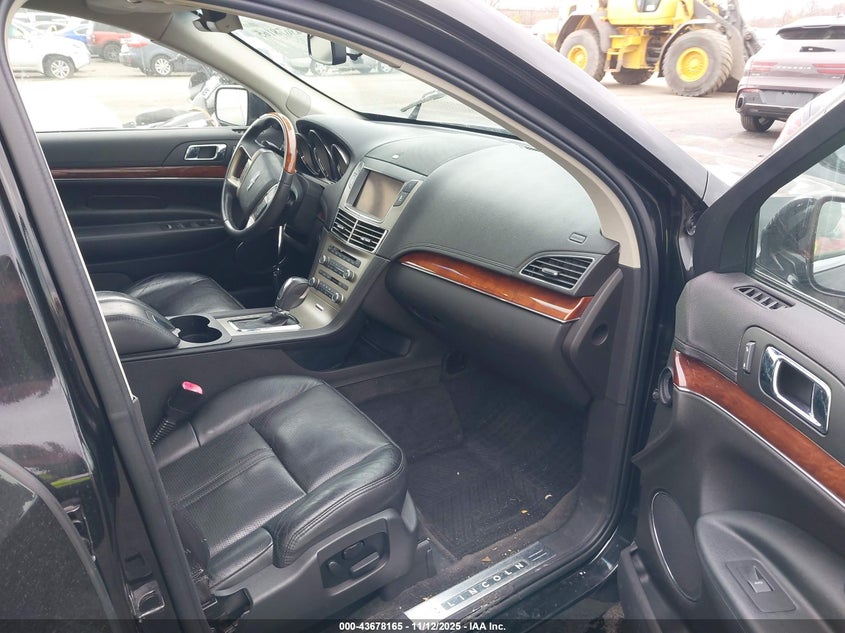 2LMHJ5FR4ABJ50289 2010 LINCOLN MKT photo no. 5