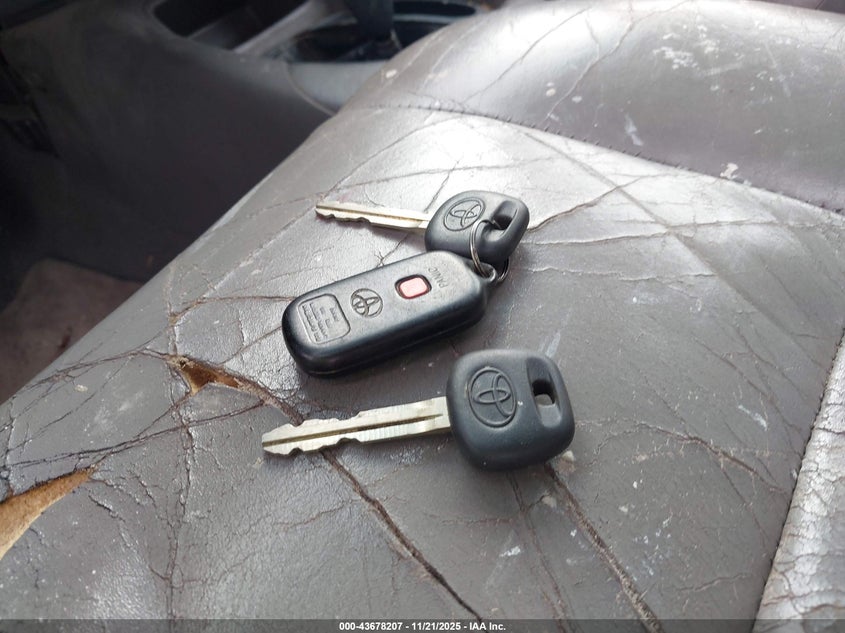 2004 Toyota Sequoia Limited V8 VIN: 5TDBT48A24S205620 Lot: 43678207