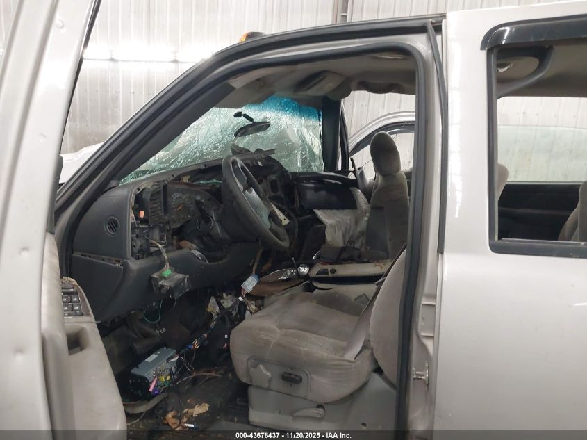 2004 Chevrolet Silverado 3500 Work Truck VIN: 1GCJK33214F226726 Lot: 43678437