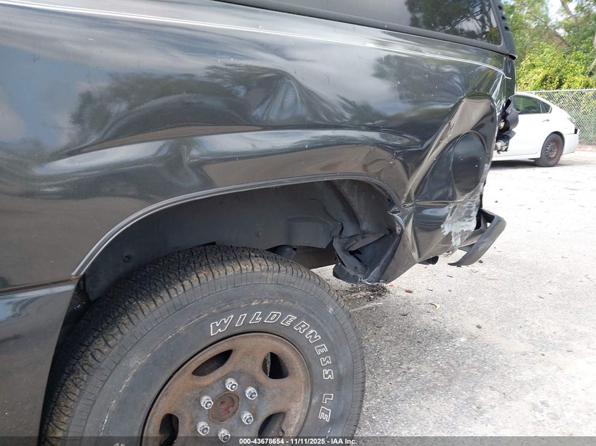 2003 Chevrolet Suburban 1500 Ls VIN: 3GNEC16Z93G255617 Lot: 43678654