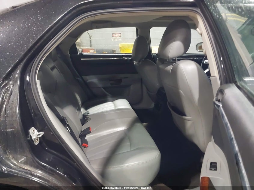 2007 Chrysler 300C VIN: 2C3LK63H77H691825 Lot: 43678698