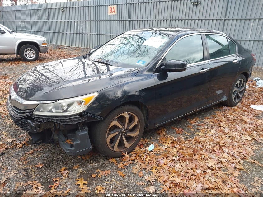 1HGCR2F81HA035813 2017 HONDA ACCORD photo no. 2