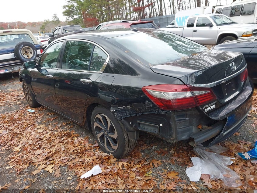 1HGCR2F81HA035813 2017 HONDA ACCORD photo no. 3