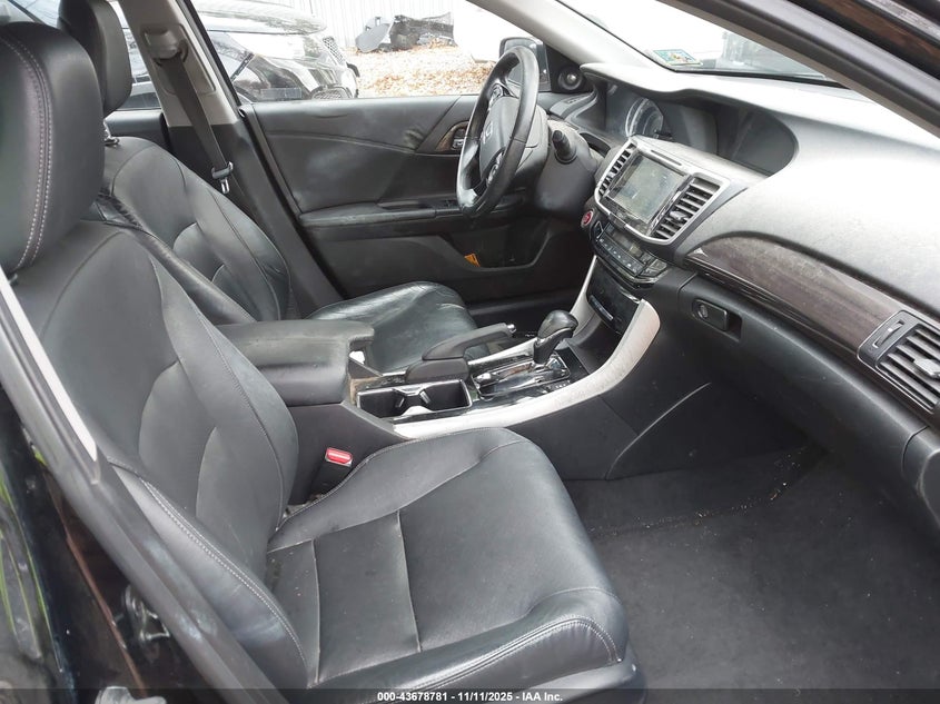 1HGCR2F81HA035813 2017 HONDA ACCORD photo no. 5