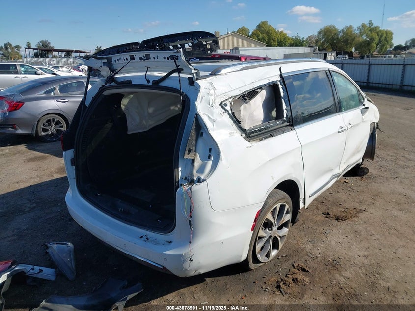 2017 Chrysler Pacifica Limited VIN: 2C4RC1GG2HR528020 Lot: 43678901