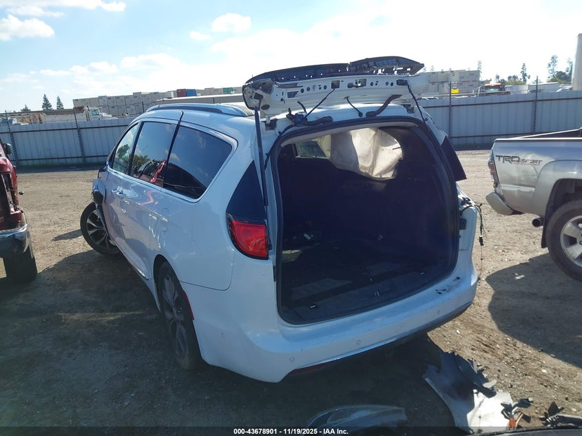 2017 Chrysler Pacifica Limited VIN: 2C4RC1GG2HR528020 Lot: 43678901