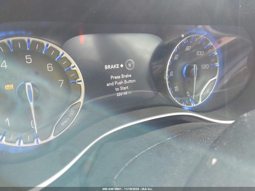 2017 Chrysler Pacifica Limited VIN: 2C4RC1GG2HR528020 Lot: 43678901