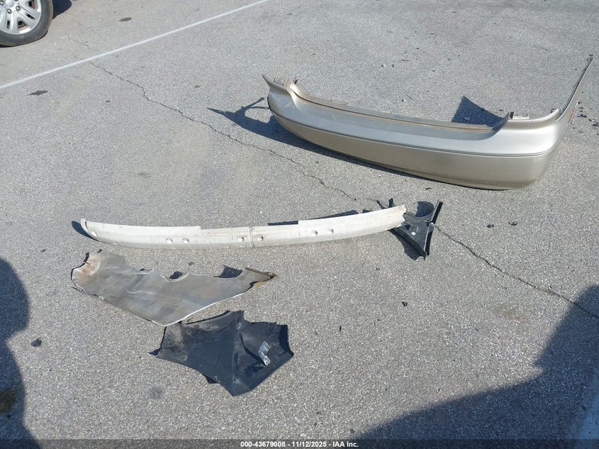 2000 Infiniti I30 Luxury/Touring VIN: JNKCA31A4YT115129 Lot: 43679008