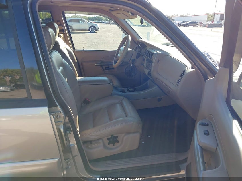 1FMZU77E22UB30147 2002 FORD EXPLORER SPORT TRAC photo no. 5