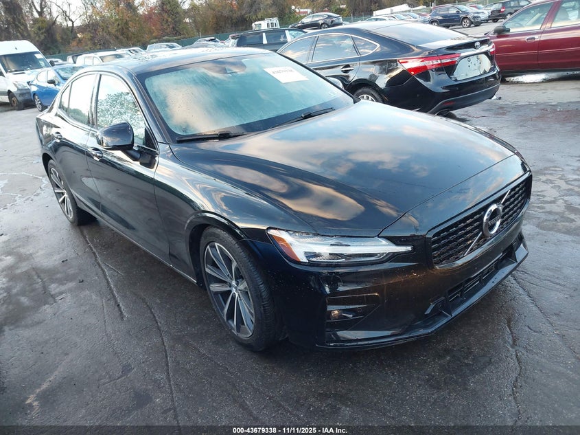 2022 VOLVO S60 B5 BLACK EDITION MOMENTUM - 7JRL12TZ4NG174167