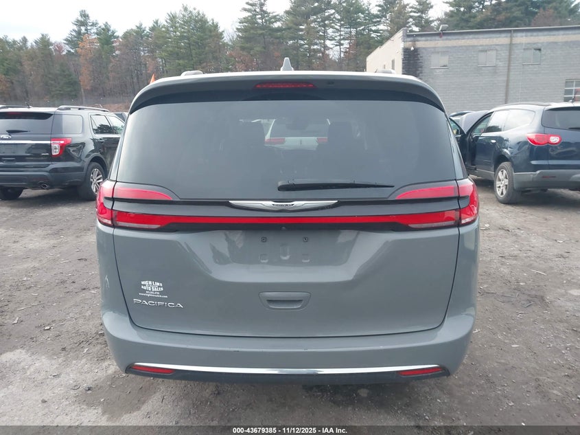 2022 Chrysler Pacifica Touring L VIN: 2C4RC1BG0NR165607 Lot: 43679385