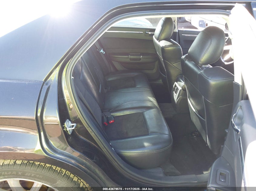 2008 Chrysler 300C Hemi VIN: 2C3LA63HX8H217615 Lot: 43679578