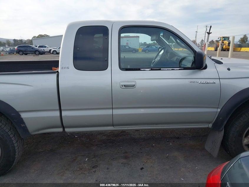 5TEWN72N52Z022852 2002 TOYOTA TACOMA photo no. 13