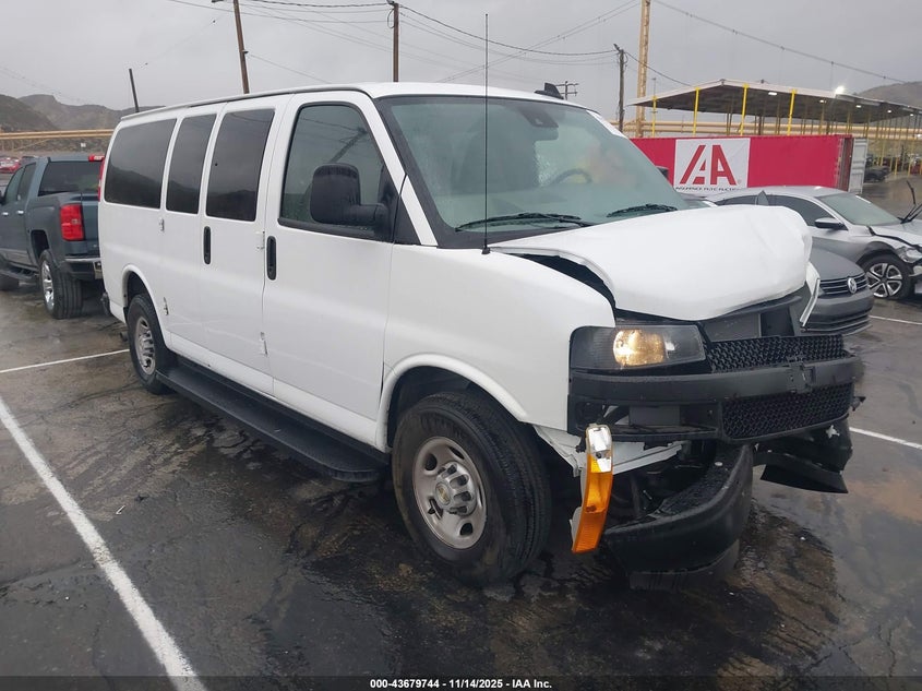 2025 CHEVROLET EXPRESS PASSENGER auction photo 1