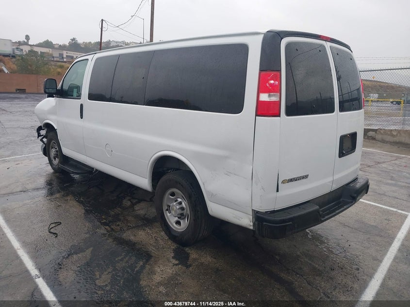 2025 CHEVROLET EXPRESS PASSENGER auction photo 3