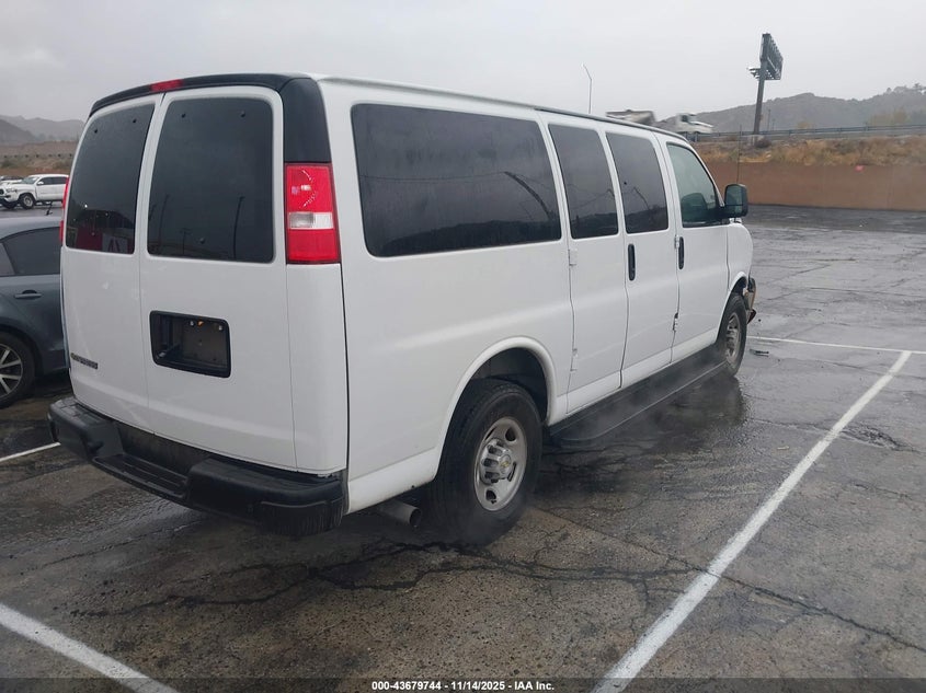 2025 CHEVROLET EXPRESS PASSENGER auction photo 4